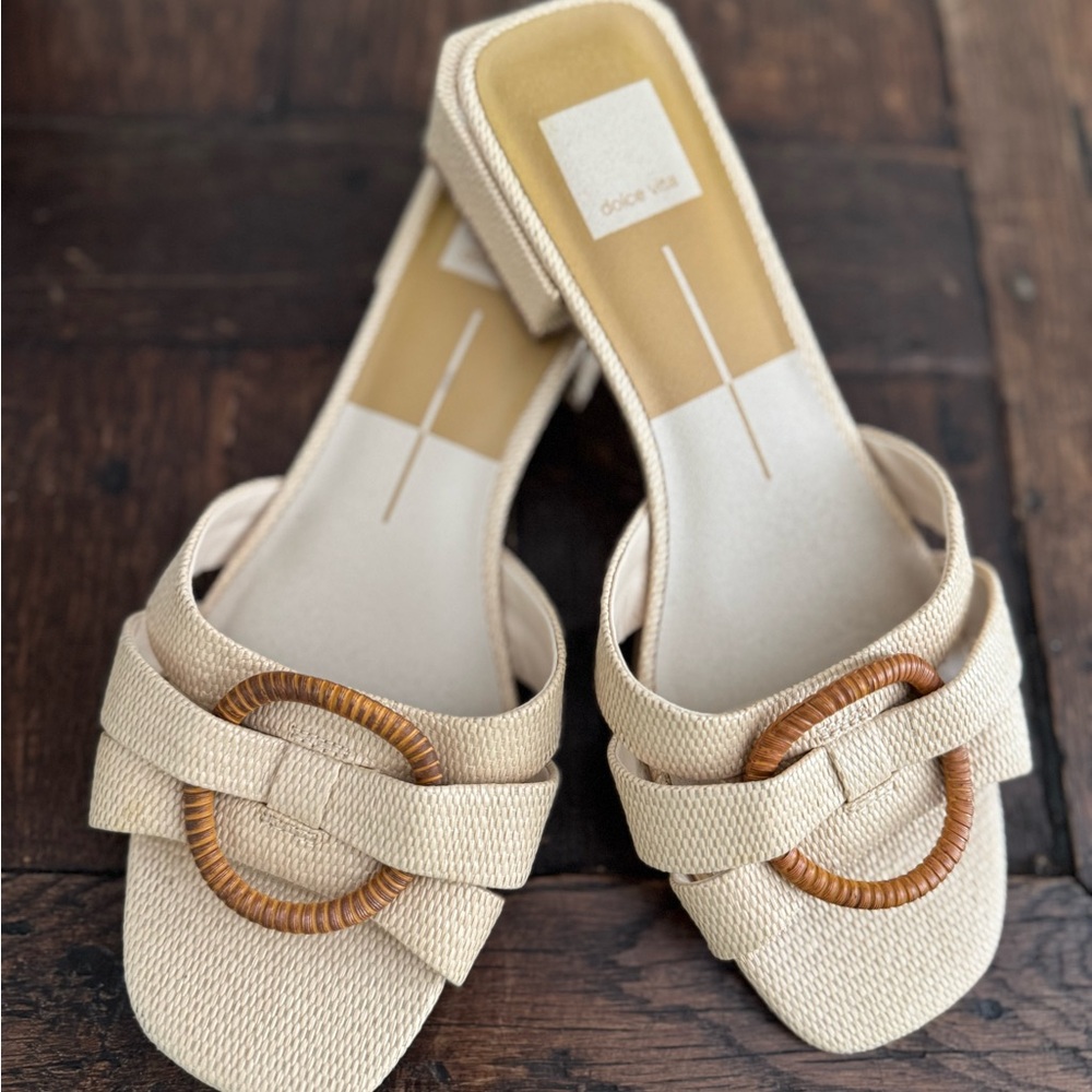 Elegant Cream Sandals with Wooden Accent